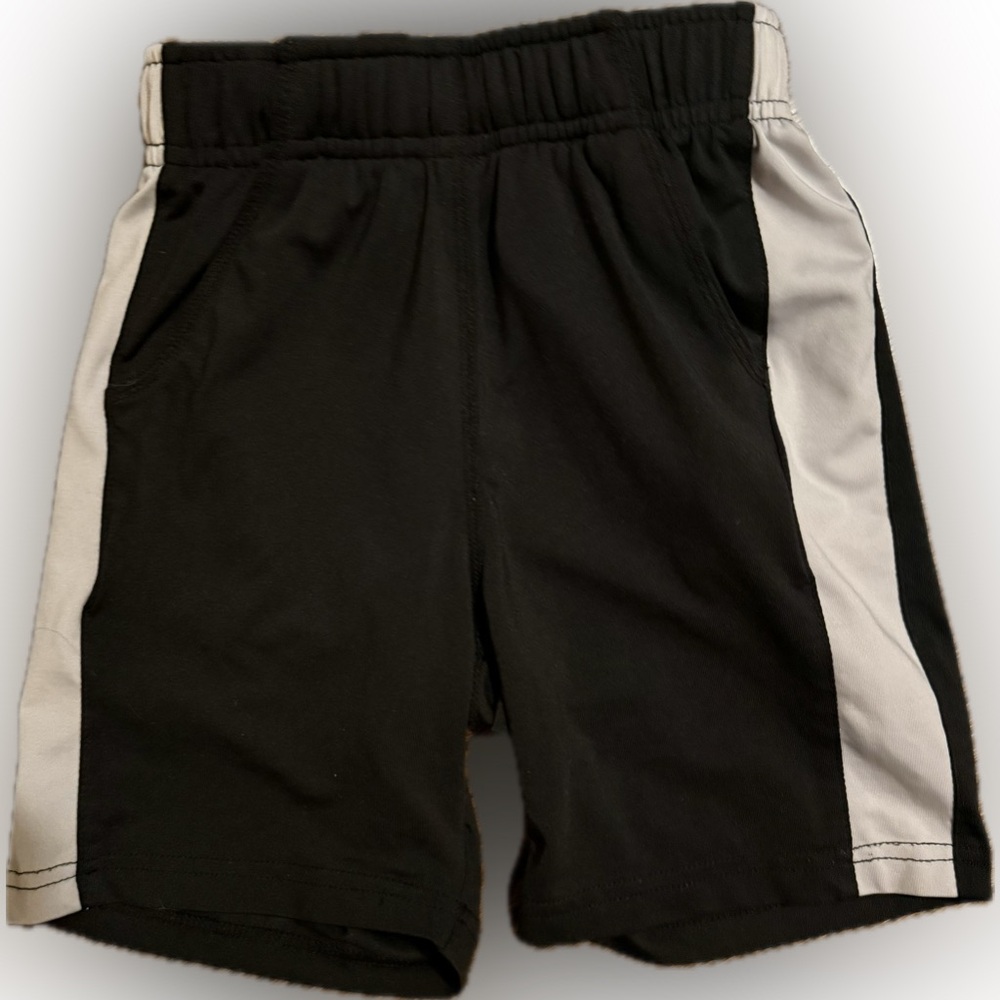 Wes & Willy Boys Performance Short in black + white size 3T Excellent condition